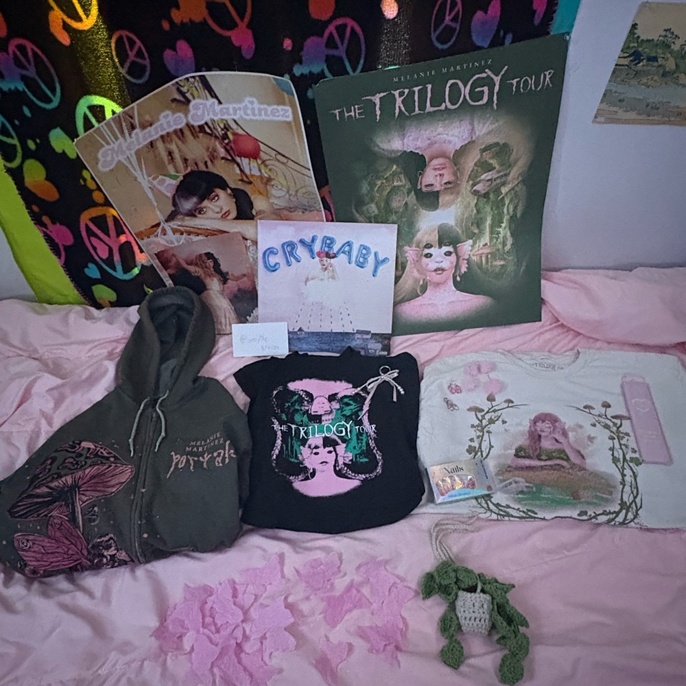 Melanie Martinez Bundle!!